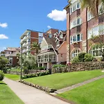 Harbourfront Haven 4Br Retreat With Stunning Views Of Sydney Iconic Landmarks