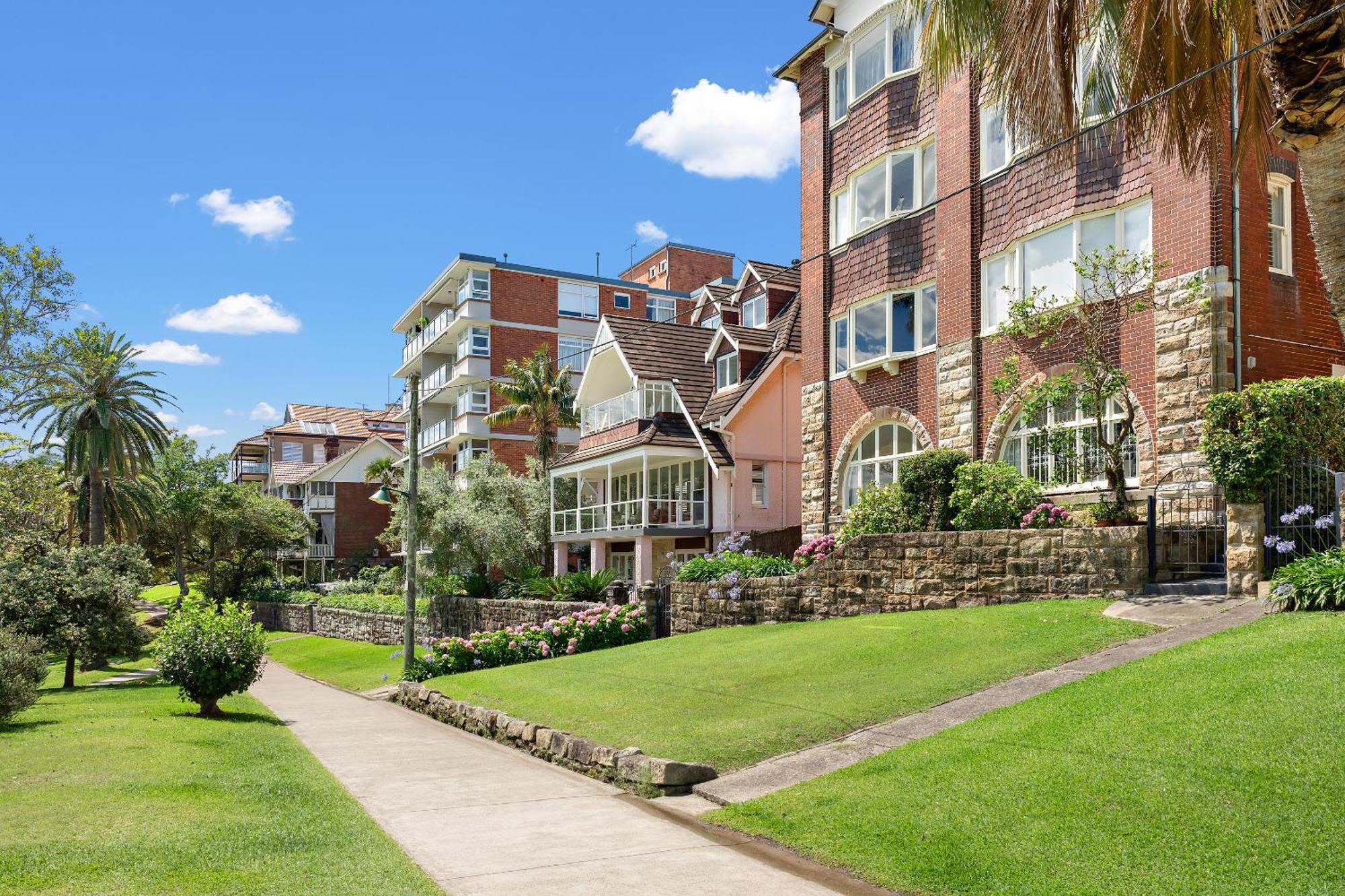 Harbourfront Haven 4br Retreat With Stunning Views Of Iconic Landmarks Holiday home Sydney