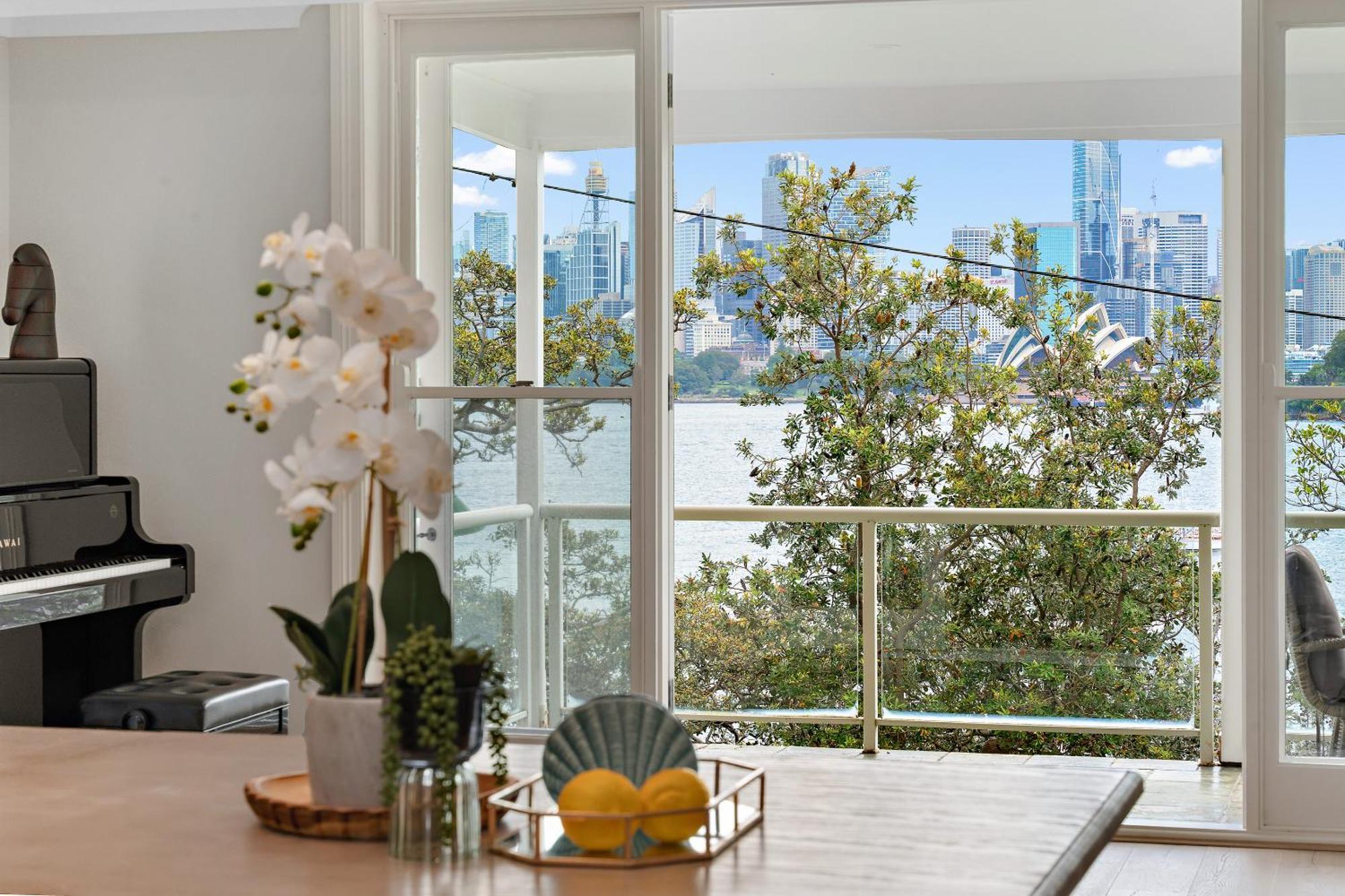 Harbourfront Haven 4br Retreat With Stunning Views Of Iconic Landmarks Holiday home Sydney