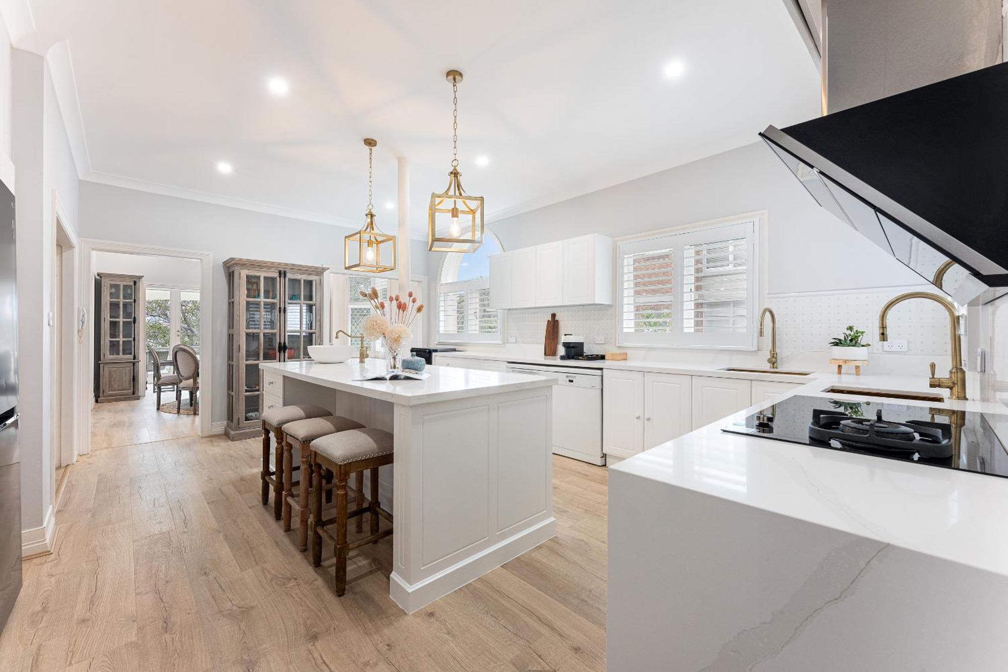 Harbourfront Haven 4br Retreat With Stunning Views Of Iconic Landmarks Sydney