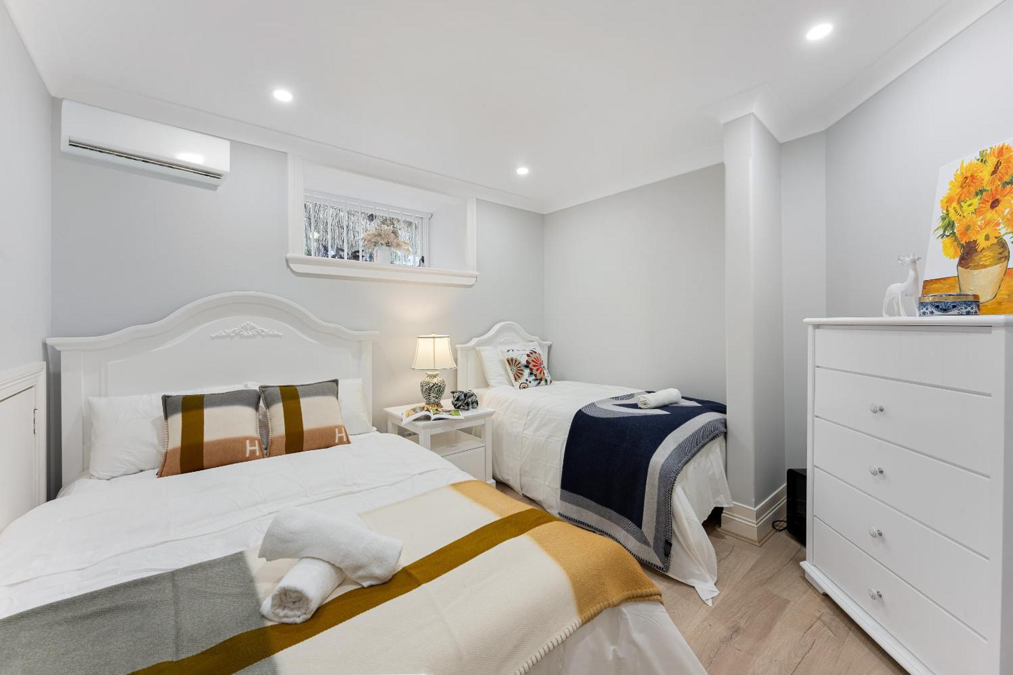 Harbourfront Haven 4br Retreat With Stunning Views Of Iconic Landmarks